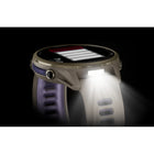 Garmin - Forerunner 970, boîtier en titane doré souple avec bracelet gris français/indigo translucide-BATTERIE POUR DES JOURS - Jusqu'à 15 jours d'autonomie en mode montre connectée et jusqu'à 26 heures en mode GPS pour une image plus complète de votre entraînement et de votre récupération.