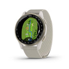 Garmin - Montre connectée Approach S50 - Lunette en aluminium couleur crème et or avec bracelet en nylon ComfortFit ivoire-PLANIFIEZ VOTRE TIR - Obtenez de la distance jusqu'à l'avant, au milieu et à l'arrière du green. De plus, parcourez les bunkers, les obstacles d'eau et les layups, et utilisez la fonction PinPointer pour voir la direction de la goupille.