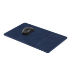 General Supply Goods + Co - Tapis de souris en similicuir PU avec chargeur Qi - Bleu Marin-La protection intégrée contre la surtension, la sous-tension, les courts-circuits et la surchauffe garantit une charge en toute sécurité.