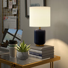 Hudson&Canal - Lampe de table en céramique Lambert (38 cm) avec abat-jour en tissu - Bleu marine mat/blanc-Nettoyer avec un chiffon doux et sec, sans produits chimiques agressifs ni produits de nettoyage abrasifs
