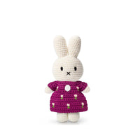 Just Dutch Miffy - Jouet en peluche de lapin fait à la main - Robe violette tulipe-Charmante peluche faite à la main mettant en vedette le personnage emblématique de Miffy avec une tenue crochetée à la main