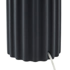 Hudson&Canal - Lampe de table haute Seren 23" avec abat-jour en tissu - Noir mat/laiton/blanc-Comprend un cordon transparent de 6 pieds avec interrupteur à prise rotative
