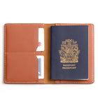 Decent Living - Étui à passeport en cuir - Marron-Finition : Bords polis et scellés pour un look raffiné