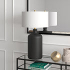 Hudson&Canal - Lampe de table Sloane en céramique de 74 cm de haut avec abat-jour en tissu, - Noir mat/blanc-Une finition noire mate artisanale est appliquée sur la base ronde en céramique
