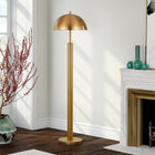 Hudson&Canal - Lampadaire York 58" de haut avec abat-jour en métal - Laiton/laiton-Une finition en laiton fabriquée à la main est appliquée à la base géométrique en métal