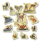 Yellow Door - Familles d'animaux de la forêt Personnages en bois-Un côté de chaque pièce représente un adulte homme/femme, chaque revers montrant un bébé apparenté dans une pose différente, permettant aux enfants de trier et de comparer les animaux en fonction de leurs attributs.