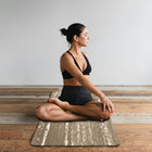 PurEarth - Tapis en caoutchouc naturel haute performance - Amande-La couche supérieure innovante et antidérapante assure une prise ferme, même lorsqu'elle est mouillée, offrant sécurité et soutien pour un parcours de yoga sans faille