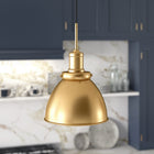 Hudson&Canal - Suspension Madison de 30,5 cm de large avec abat-jour en métal, Hudson&Canal, laiton/laiton-Une finition en laiton fabriquée à la main est appliquée sur la base ronde en métal