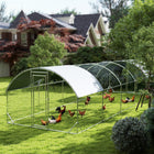 PawHut - grande cage à poules en métal galvanisé - 9,2 pi × 31,2 pi × 6,5 pi-La grande hauteur permet aux propriétaires d'entrer et de sortir facilement des zones d'alimentation 

