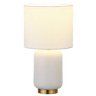 Hudson&Canal - Lampe de table en céramique Lambert de 38 cm de haut avec abat-jour en tissu - Blanc mat/laiton/blanc-Associé à un abat-jour tambour en tissu blanc mousseline