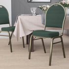 Flash Furniture – Chaise banquet empilable à dossier en dôme, siège en tissu vert 2,5 po, armature dorée (FDC03GV4003)-Siège et dossier rembourrés