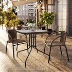 Table carrée en verre/métal 28 po, bordure en rotin brun foncé et 2 chaises empilables en rotin brun foncé (TLH-073SQ-037BN2-GG)-L'ensemble comprend une table et 2 chaises
