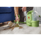 Bissell - Nettoyeur en profondeur portatif Paquet de Little Green Mini avec fil pour tapis et tissus d'ameublement-Vaporisez, frottez et aspirez pour éliminer la saleté et les taches incrustées sur les tissus d'ameublement, l'intérieur des voitures, les tapis et plus encore