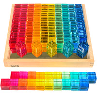 TickiT - Plateau miroir en forme de cube de pierres précieuses - Ensemble de 101-Blocs Arc-En-Ciel – Ce plateau miroir en bois de hêtre comprend 100 cubes de pierres précieuses en acrylique de 10 couleurs différentes. Explorez des activités créatives de construction, de comptage et de tri avec un élément sensoriel supplémentaire