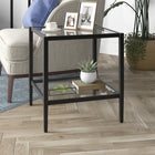 Hudson&Canal - Table d'appoint carrée Hera 50 cm de large avec étagère en verre - Bronze noirci-Une finition artisanale est appliquée sur le cadre en acier