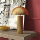 Hudson&Canal - Lampe de table York 15" de haut avec abat-jour en métal - Laiton/laiton-Une finition en laiton fabriquée à la main est appliquée à la base en métal du chandelier