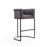 Manhattan Comfort - Cosmopolitan tabouret de bar moderne du milieu du siècle de 23,7 po en similicuir rembourré - galet et noir-Tabouret de bar moderne du milieu du siècle avec dossier parfait pour une utilisation au bar et dans la cuisine
