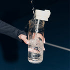 Contigo - Bouteille d’eau en plastique DualSip avec couvercle à double sens et courroie de transport, 828 ml (28 oz)-Convient aux porte-gobelets : S’adapte parfaitement aux porte-gobelets de voiture et de gym
