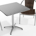 Flash Furniture – Table carrée de 27,5 po en aluminium avec 2 sièges en rotin, intérieur/extérieur (TLH28SQ020CHR2)-Dessus de table lisse en acier inoxydable