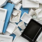 TerraCycle - Styrofoam - Zero Waste Box- Grande-Inclus : boîte de collecte durable imprimée en couleur avec doublure interne, étiquette d’expédition UPS prépayée pour le retour, et recyclage des déchets collectés.
