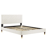 Modway Leah - Lit plateforme Queen en velours haute performance à motif chevrons avec pieds en bois et manchons en métal doré - Blanc-Lit plateforme Queen