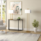 Hudson&Canal - Lampadaire Adair 68" avec abat-jour en tissu - Laiton/Blanc-Comprend un cordon de 8 pieds avec un interrupteur à prise rotatif