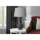 Monarch Specialties - Luminaire - 28 po H Lampe De Table - Résine Grise - Abat-Jour Gris - Transitionnel-Équipée d'un interrupteur à 3 voies pratique, cette lampe décorative vous permet de régler facilement l'ambiance avec une ampoule de 100w (ampoule à 3 voies non incluse), ce qui vous permet d'éclairer votre espace en toute occasion, qu'il s'agisse d'une séance de lecture ou d'une soirée de détente