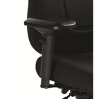 Staples - Fauteuil à basculements multiples à dossier haut Newdale, Fusion en houille, noir-Le réglage pneumatique de la hauteur du siège permet de soulever ou d’abaisser le siège pour permettre à vos pieds de reposer à plat au sol, évitant la pression sous vos cuisses et favorisant la circulation sanguine