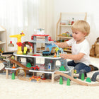 Qaba - Ensemble de train en bois pour enfants, thème mine avec rails, grue, hélicoptère et accessoires - multicolore - ensemble de 79-Présente une structure à 4 niveaux avec un héliport, favorisant la pensée spatiale et logique 