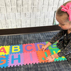 Kore Design - Tapis de jeu en mousse pour enfants avec lettres et chiffres imbriqués (11,8 po × 11,8 po × 0,40 po) - Lot de 36-Mousse eva épaisse et douce : chaque tapis de puzzle en mousse est construit avec de la mousse EVA, offrant une solution de revêtement de sol confortable et durable pour les maisons ou les salles de classe