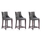 Manhattan Comfort - Tabouret de comptoir Fifth Avenue 19" traditionnel rembourré en similicuir - gris galet - lot de 3-Tabouret de comptoir traditionnel avec dossier parfait pour une utilisation au bar et dans la cuisine. Ensemble de 3
