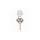 Porte-clés/étiquettes en plastique Master Lock 1 1/4in (32 mm) H x 1 1/10in (28 mm) l x 1/2in (12 mm) P – Blanc – Paquet de 20-Porte-clés en plastique
