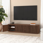 Hudson&Canal - Meuble TV Hanson pour téléviseurs jusqu'à 85 pouces - Noyer satiné-Dimensions du produit : 15,5" L x 78,5" l x 20" H