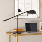Hudson&Canal - Lampe de table Dexter de 59,7 cm de haut avec bras articulé et abat-jour en métal - Bronze noirci/Bronze noirci-Une finition en bronze noirci fabriquée à la main est appliquée sur la base en métal fantaisie