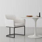 Manhattan Comfort - Fauteuil de salle à manger moderne Serena 23,03 po en similicuir crème-Revêtu d’un magnifique similicuir avec un rembourrage en mousse haute densité