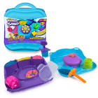 Kinetic Sand SquishMotion Playset-1 LB KINETIC SAND, 5 TOOLS & CONTAINED PLAY: Includes pink, yellow & blue coloured sand, a shoe stamper, crinkle cutter, stamper tool & 3 stamper heads! The case keeps play contained for easy cleanup!