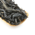 Tao Tea Leaf - Thé oolong Bei Dou Wuyi, thé en vrac de 50 g-En traduisant Bei Dou littéralement, on obtient Étoile du Nord. Le thé a été créé dans les années 1950 en utilisant des tiges provenant de plants originaux Da Hong Pao de près de 800 ans. Le résultat est ce thé merveilleux
