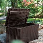 Suncast - Coffre de terrasse extra-large en osier de 134 gallons - couleur Java-Le motif décoratif en osier rehausse n’importe quel décor.