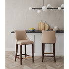 Manhattan Comfort - Shubert tabouret de bar moderne en similicuir 22,64" - lot de 2 - beige-Cadre en bois de hêtre massif avec une finition foncée riche - dispose d’une plaque de pied en métal doré