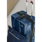 Samsonite - Quest-X Valise De Cabine Spinner Extensible - 21.5 po - Lagon Bleu-La serrure montée approuvée par la TSA offre une sécurité supplémentaire pour vos effets personnels