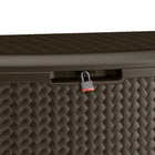 Suncast - Coffre de terrasse de 124 gal avec motif en chevrons - couleur Java-Entretien facile, simple à nettoyer et à entretenir.