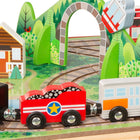 Melissa & Doug, Chemin de fer à emmener partout avec 17 pièces en bois, 3 trains, véhicule, pièces de jeu, pont -Beaucoup d'espace pour ranger toutes les pièces de jeu dans l'étui avec poignée de transport pratique