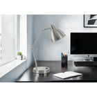 Monarch Specialties - Luminaire - 17 po H Lampe De Table - Port Usb Inclus - Métal Nickelé - Abat-Jour En Nickel - Moderne-La base en métal nickelé robuste est équipée d'un port USB pour recharger facilement vos appareils et d'un interrupteur à bascule pratique à allumer/éteindre pour une ampoule de 40W/120 (non incluse), illuminant instantanément un bureau, un salon ou une chambre à coucher