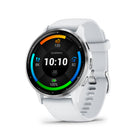 Garmin - Venu 3 - 45mm Lunette Silver en acier inoxydable avec boîtier blanc et bracelet en silicone blanc-Recevez un aperçu de votre sommeil, de votre récupération, de votre calendrier quotidien, de votre statut HRV et bien plus encore dès votre réveil. Vous pouvez même personnaliser votre rapport pour afficher ce que vous souhaitez voir