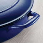 Tramontina - Bestow Casserole ronde en fonte émaillée de 4 Qt avec couvercle – Bleu cobalt gradué-Allant au four jusqu’à 232 °C