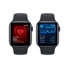 Apple - Watch SE (2e génération) - 40 mm - GPS - Boîtier en aluminium minuit avec bracelet sport minuit - Petit / Moyen-Étanchéité et Style – Votre montre est étanche jusqu’à 50 mètres. Elle se décline en trois finis et arbore un dos de couleur assortie, fabriqué selon un procédé qui réduit son empreinte carbone