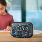 ZIPIT - Étui à crayons en plastique recyclé, trousse grande capacité pour garçons, gamer-Solide et léger : cette boîte en plastique pratique est robuste, légère et spacieuse. Elle est transparente, possède une étiquette nominative dédiée et s’empile facilement.