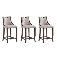 Manhattan Comfort - Emperor tabouret de bar traditionnel 19" en similicuir rembourré - gris clair - lot de 3-Tabouret de bar traditionnel avec dossier parfait pour une utilisation au bar et dans la cuisine. Ensemble de 3