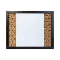 Quartet - Tableau magnétique combiné effaçable à sec - 20" x 16" - Cadre en bois noir-3-EN-1 : Notez vos listes de tâches, épinglez en toute sécurité des notes, des photos et des papiers sur la surface en liège à l'aide de punaises, ou attachez des objets avec les aimants sur la surface magnétique.
