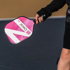 Onix - Raquette de pickleball composite Z JR - Rose-ONIX est le principal fabricant de raquettes, balles et accessoires de pickleball performants qui permettent aux joueurs de concourir à leur plus haut niveau. ONIX est déterminé à donner aux athlètes de tous niveaux la meilleure raquette et la meilleure balle pour leur jeu. ONIX compte des joueurs professionnels de pickleball qui participent à des tournois nationaux dans tout le pays